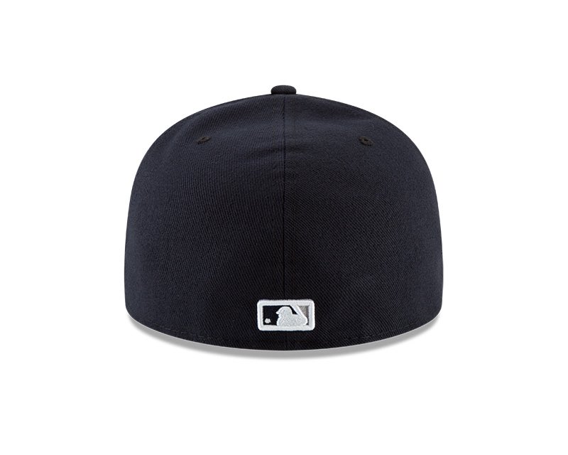 NewEraCap's tweet photo. Let’s settle this. RT for fitted, like for snapback. #nationalhatday https://t.co/141fat1gd4