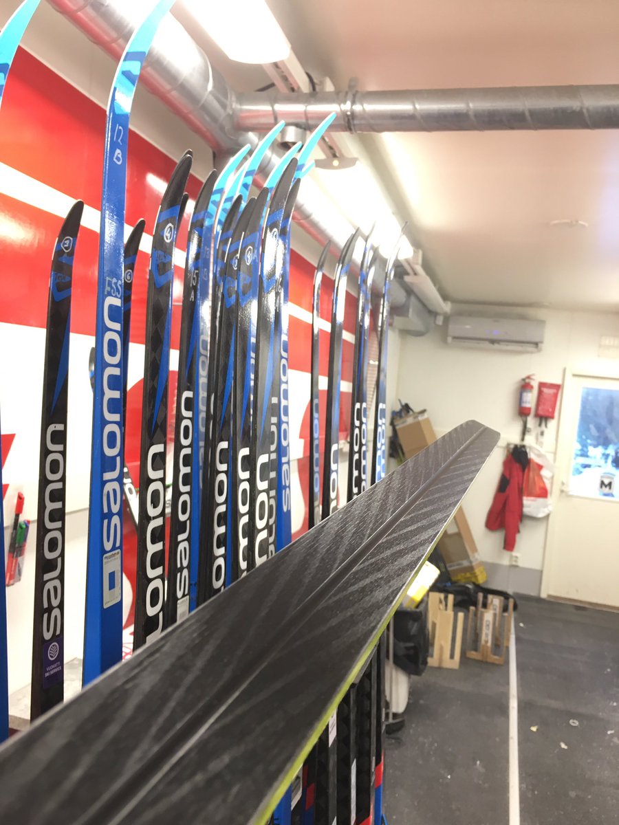 Medan det pågick hektiska diskussioner om tävlingsbanans skick, under ungdoms FM i Keuruu, fokuserade vi på vår uppgift. Idag fick vi vara med och fira framgång tillsammans med 20% av medaljörerna. #medfpkuspåframgång #salomonsuomi #skigo #gebara <a href="/FSSidrott/">Henrik Byggmästar</a>