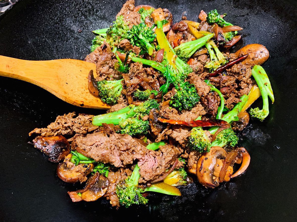 genabellrecipes's tweet photo. Fiery Beef and Broccoli with Mushrooms! What better way to stay warm and cozy today.
https://t.co/sUPolRjus0
#Recipes #FoodBlog #WokCooking #FieryBeef #VEGETABLES https://t.co/LXRtiOM0HR