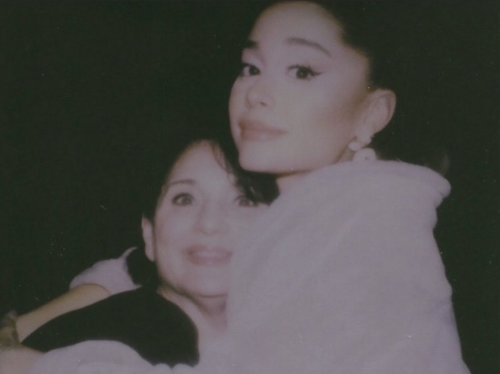 AGTHEDAILY's tweet photo. ariana grande. https://t.co/9rRIVXBmQv