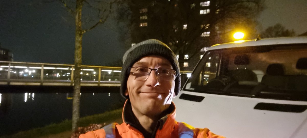 WillemsJeffrey's tweet photo. Helaas weer geen volledige weekend voor me. We zijn weer op pad in Apeldoorn om de wegen en bruggen van een laagje zout voorzien.
#Apeldoorn #CirculusBerkel #Winterdienst #Strooidienst #Strooien https://t.co/j27wHUwqZD