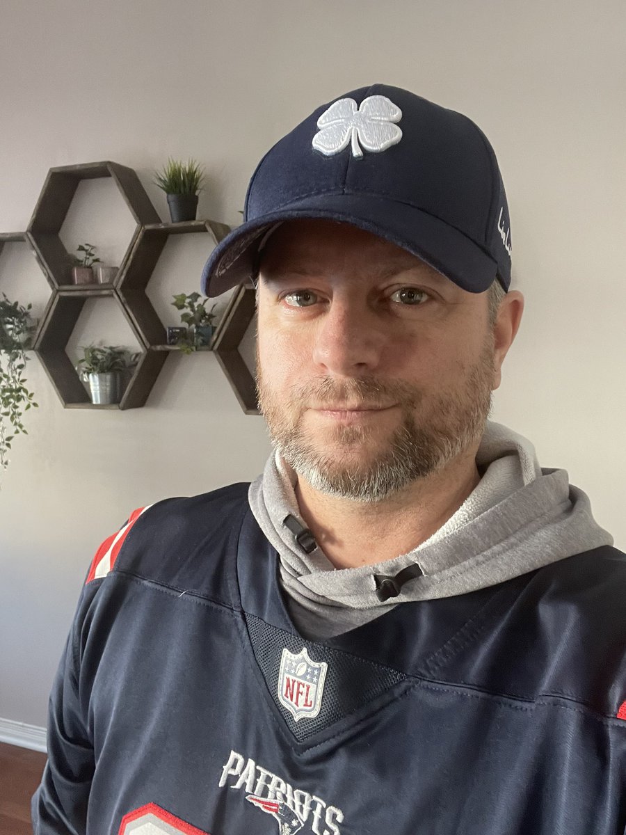 stack_ottawa's tweet image. A lucky clover, playoff beard and rookie of the year jersey.  Go @Patriots go!!!