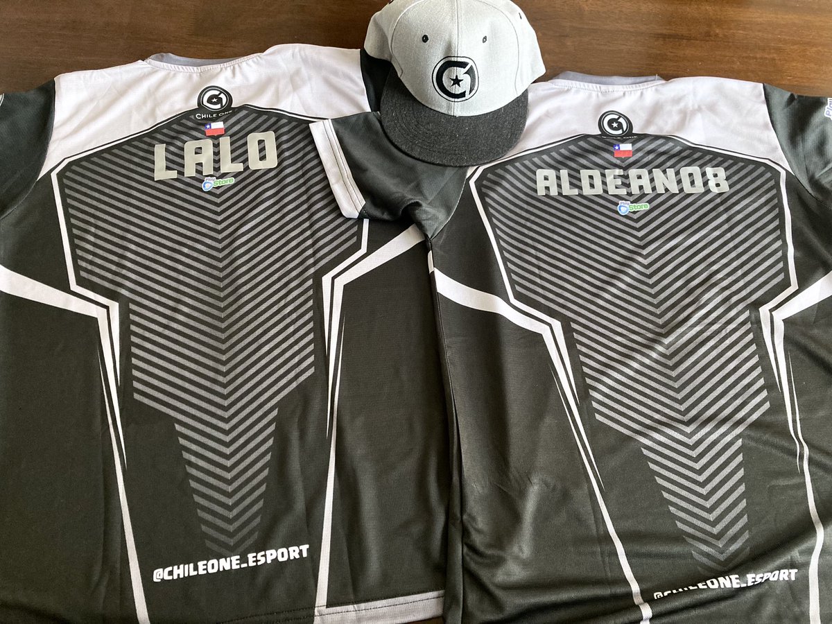 Hoy me llegaron estas hermosuras 💕🧢❤️. Feliz de ser parte de este proyecto <a href="/ChileOne_eSport/">Chile One</a> 😍
Y listo para estrenarla en torneos con 🎥 😁😁😁