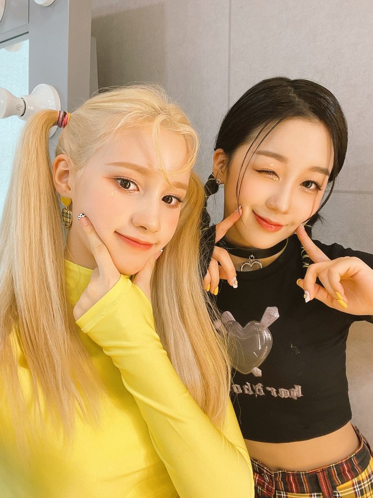 ezakiarchive's tweet photo. soulmates 💛🤍 https://t.co/1Of21jtx37