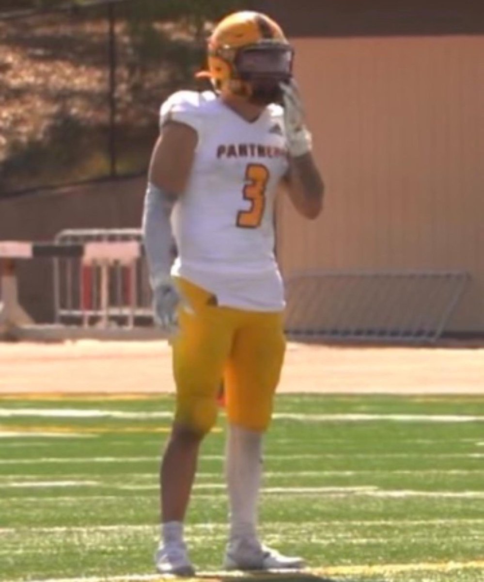 Sophomore Year Highlights!⬇️⬇️
•All State Utility Player
•All Conference Running Back
•Spring 2022 Grad
•5'10 185lbs
•RB/C
•1382 All Purpose Yards 
•11 TDs
•755 Rushing Yards
•5.5 Yards per Carry
•422 Receiving Yards
•7 PBUs
•1 Passing TD

hudl.com/video/3/815768…