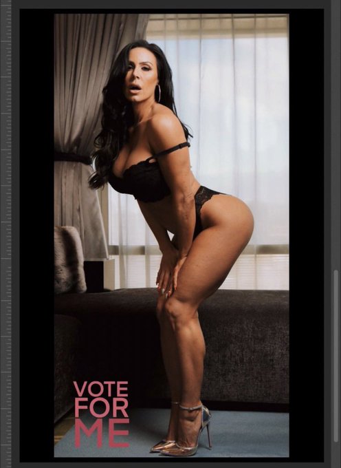 Vote for me .. your vote counts #Fanvote #hottestmilf https://t.co/fxEaFA0QS0 https://t.co/MlFca47yr