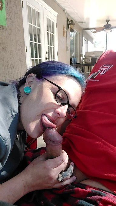 Come and watch me take an tease my way to getting my lunch. New video. @modelhub https://t.co/X1pZT6yURh