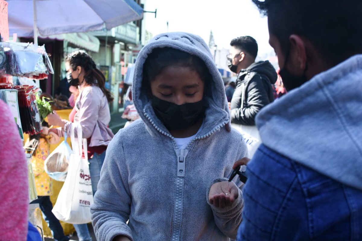 Colocan filtros de bioseguridad en el mercado sabatino 
🧴🙋🏼‍♀️🙋🏻‍♂️A fin de contribuir en el combate a la pandemia por Covid-19, nuevamente la administración municipal de Tlaxcala, colocó filtros de bioseguridad en los diferentes puntos de acceso al mercado sabatino.
Vía: Liz Romero
