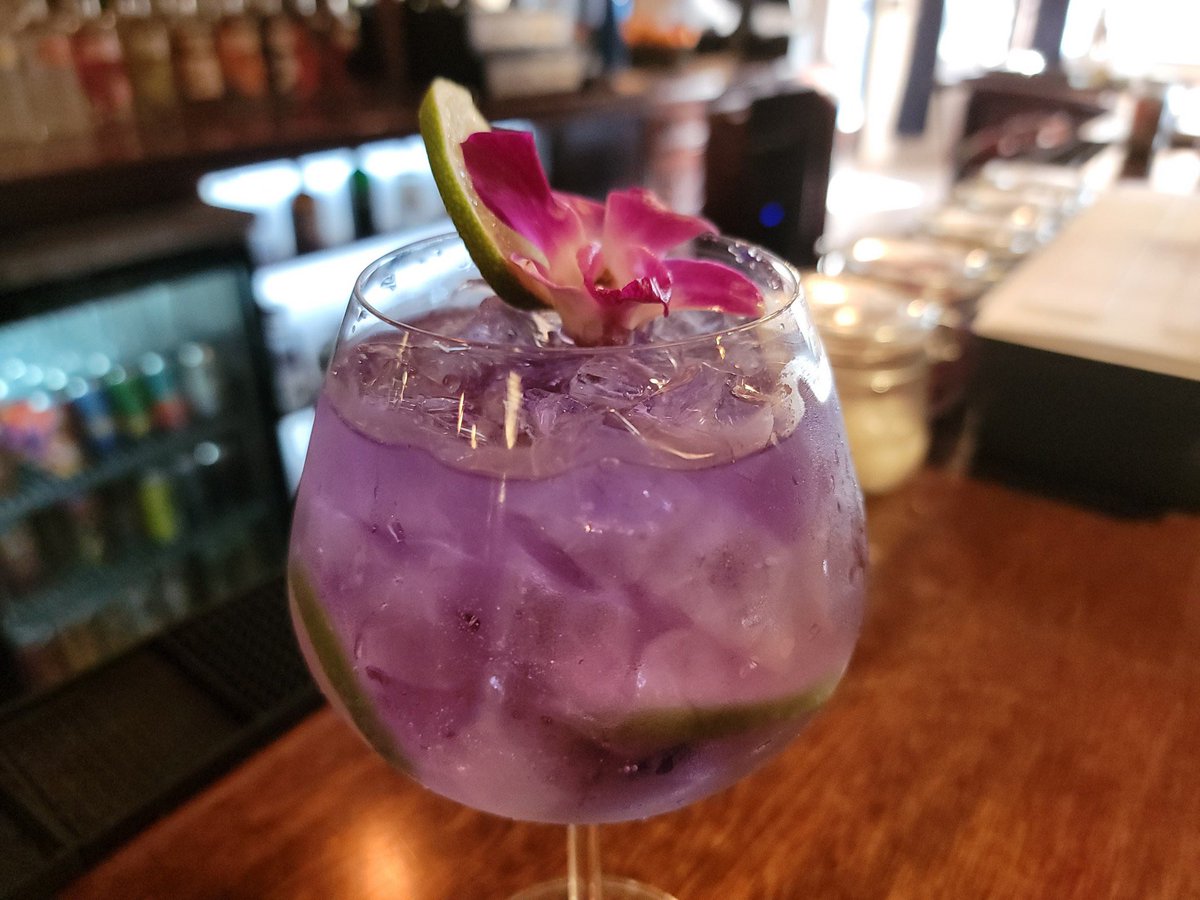 FEDStockton's tweet photo. If you like to drink, our hand crafted cocktails are never lacking. Come sit and enjoy our full bar selection and watch the game if that’s your vibe. https://t.co/Ilxz1lljlq