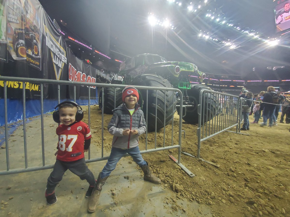 tdno11's tweet photo. The boys loving #monsterjam https://t.co/OZFGjaBPG6