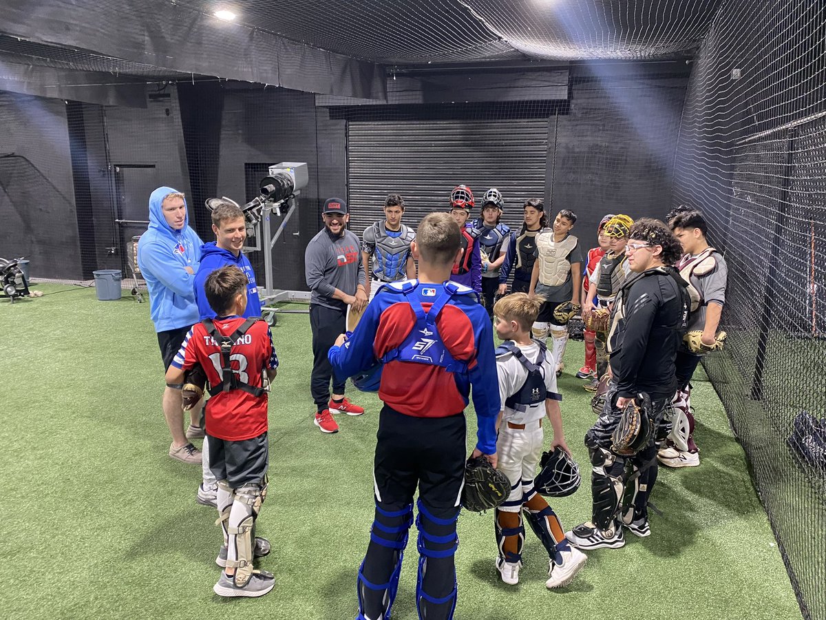 stpattyday_6's tweet photo. Day 2 of the @HipHipJose5 Catching Camp ✅ w special guest, MiLB catcher @DrakeOsborn
Today was loaded with knowledge in the skills that it takes to be great behind the dish. 🔥🔥🔥
Do you have what it takes? Find out on Day 3👀 @DST_SanAntonio #DSTfamily #DSTcatching https://t.co/xMZAyRjaBw