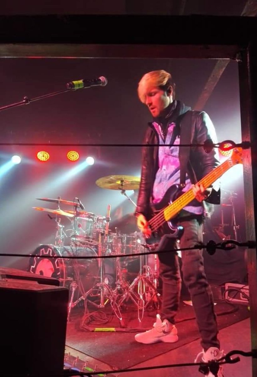 theJessieManzo's tweet photo. @insc_music #LikeMachines https://t.co/zvUBvR0RzP