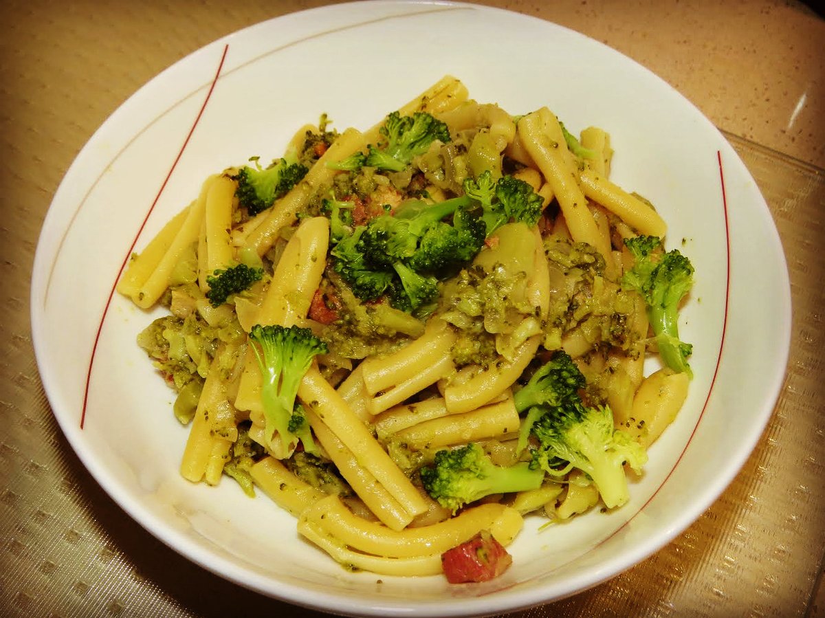 YouCookIt_net's tweet photo. Un #primopiatto saporito e sorprendente! #PASTA CON #BROCCOLI E #PANCETTA 🥦🥦🥦
#ricetta qui ➡️ https://t.co/bDTQ1QJP8A https://t.co/kkbhF3hcfH