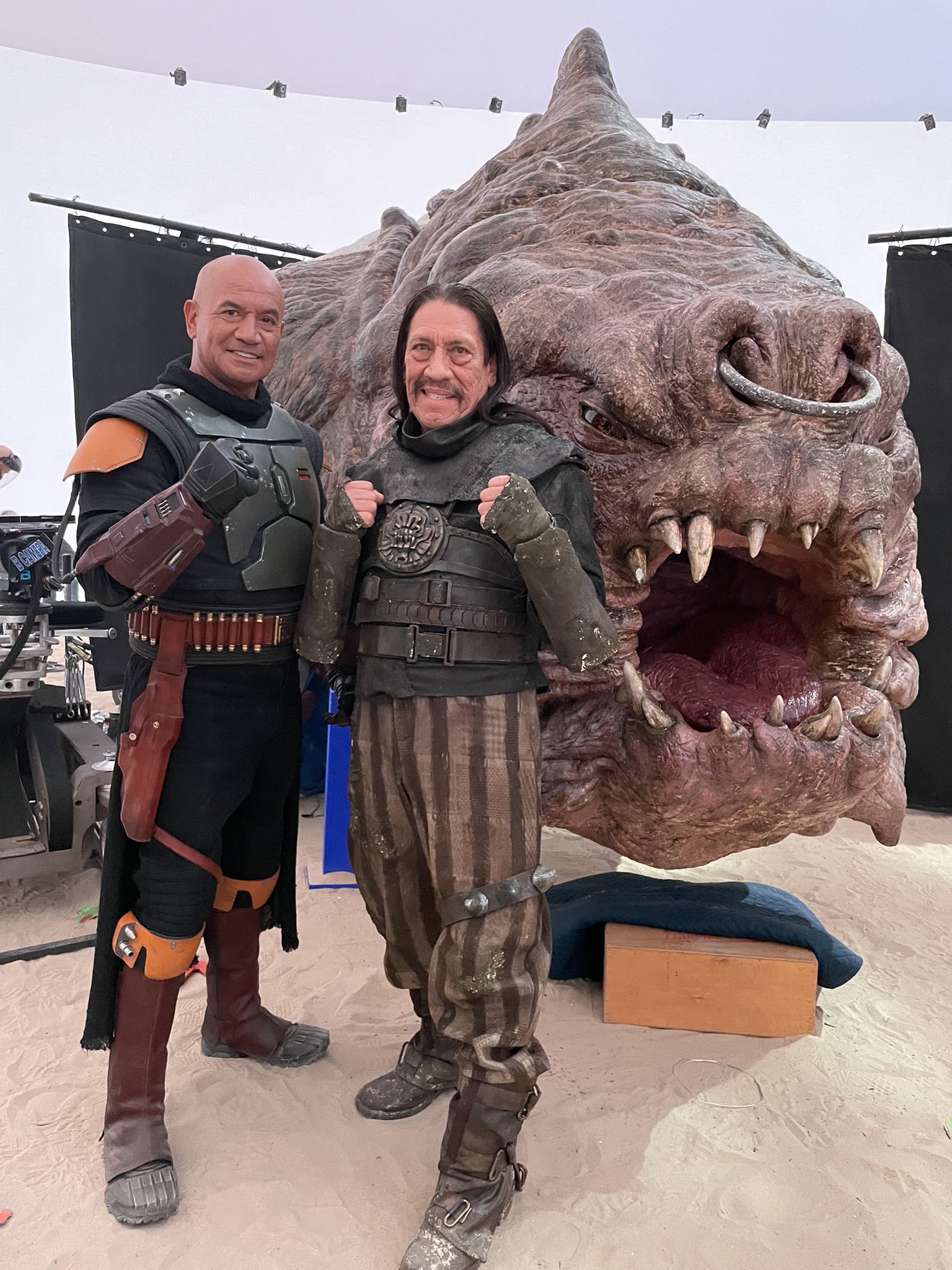 Danny Trejo on Twitter: "Machete finally made it into space, Star Wars! It was great working with Temuera others #TheBookOfBobaFett! https://t.co/xtDCivdm68" / Twitter