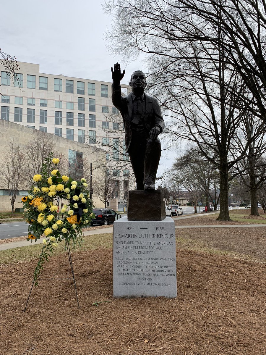 TyraeNewman's tweet photo. A beautiful wreath laying ceremony in honor of Dr. Martin Luther King Jr. at Marshall Park. Tune into @WBTV_News Monday at 7 pm for our hour long MLK special. https://t.co/gGep1ydxEV