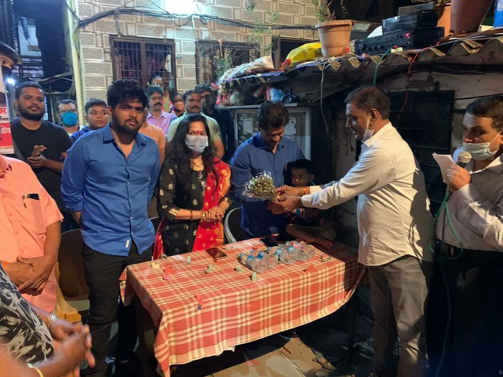 Miudeshpatekar's tweet photo. आपल्या प्रभाग क्र. ०४ मधील स्वयंभू गणेश रहिवासी सेवा संघ येथे नगरसेविका सुजाता पाटेकर यांच्या नगरसेविका निधीतून नूतनीकरण करण्यात येणाऱ्या गटारे आणि पॅसेजचा भूमिपूजन सोहळा आज पडला. 
या प्रसंगी डॉ. सिद्धेश पाटेकर, शिवसेना पदाधिकारी, कार्यकर्ते आणि नागरिक उपस्थित होते.@AUThackeray https://t.co/QY43OhVVdk