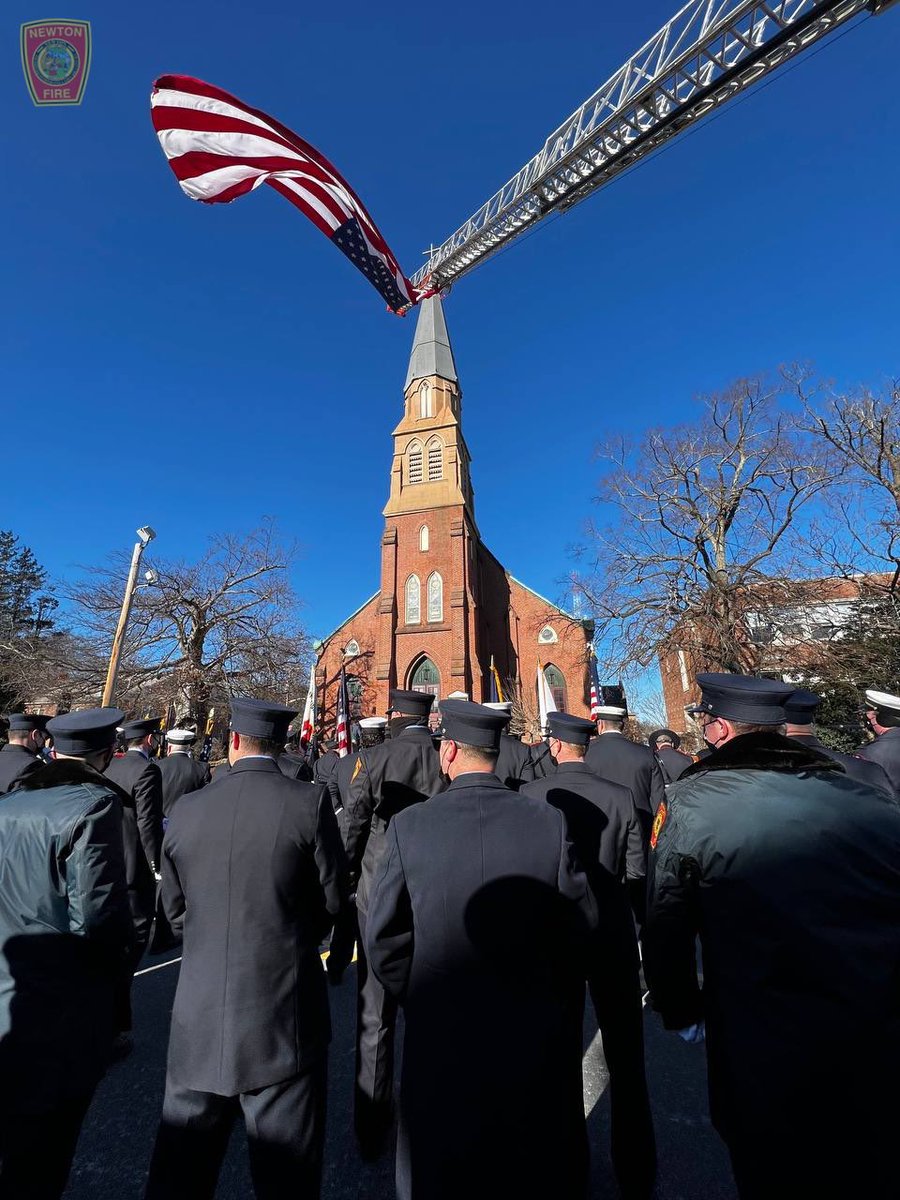 NewtonFireDept's tweet image. Thank you to everyone who came out to celebrate and honor retired Lieutenant Ray McNamara, we will miss you “Ray Mac”. We also want to thank @newtonpolice @MassStatePolice (Air wing) @FallonAmb, @WalthamFireDept and @WellesleyFire. Thank you!!!