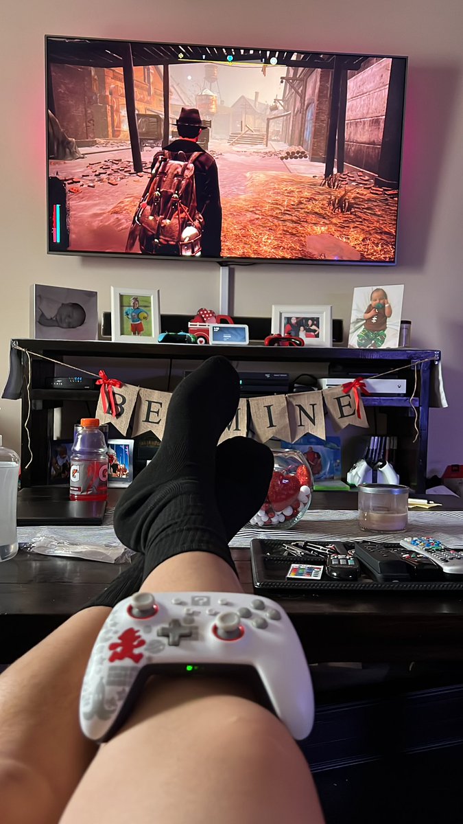 K3llyJ0e15's tweet photo. Some Nintendo Switch In This Cold Ass Weather!! #ISeeSnowFlurries #ItsDamnCold #ImStayingInsideAllDay https://t.co/pXbVWeUuAv