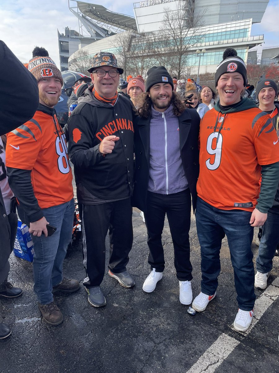 bengaljims_BTR's tweet photo. Jonathan India chillin at @bengaljims_BTR Tailgate Experince! @Reds https://t.co/BGFf7S1fcE