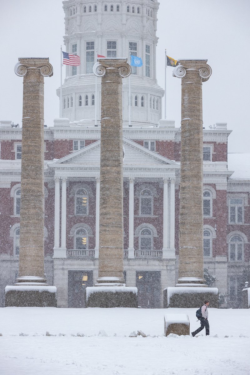 Mizzou's tweet photo. Magical ❄️ https://t.co/5HA5zY9ny2