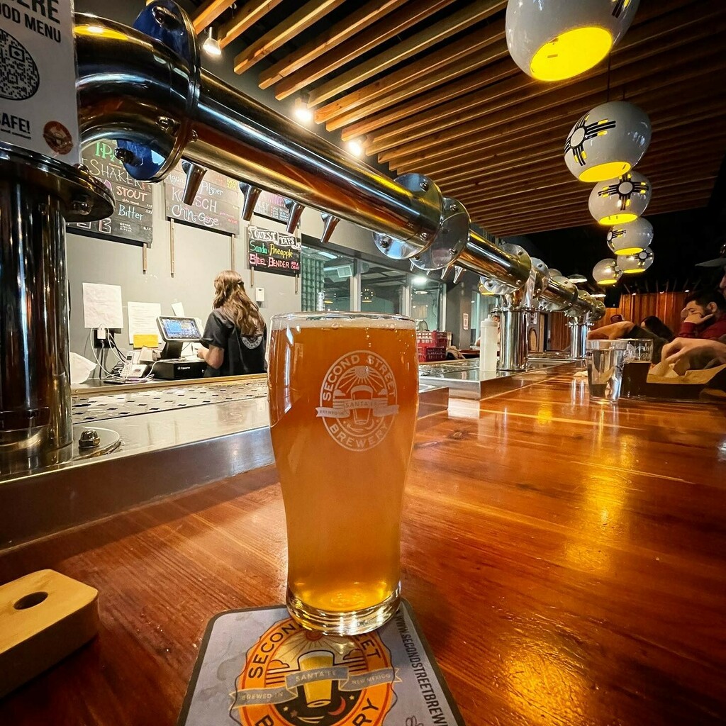 Gluten free beer isn’t a new concept, especially in the #pnw , but to be honest, I’d never been impressed.  To the point where, although I had no idea what gluten did for beer, I figured it must be important because gluten free beer was 💩 . 

@secondstreetbrewery completely …