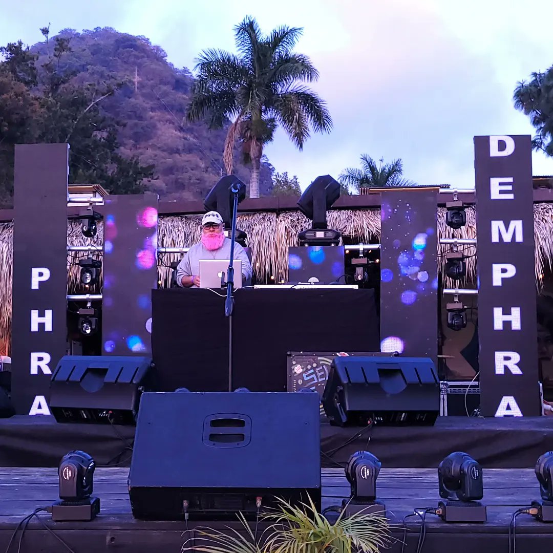 DcAudiovisuale2's tweet photo. En El Lago para Año Nuevo y con ganas de sandunguear? Despedimos el año con El Sandungueo y esta señora fiesta! 
Demphra Willa de La Factoría 
DJ CSR 
Dj Kenny 
F.U.B.U. (Javier Varela)
The Beach - Selina
#selina #selinaatitlan #selinathenomad #selinalife #lagoatitlan #atitlan https://t.co/yv88KaMyrs