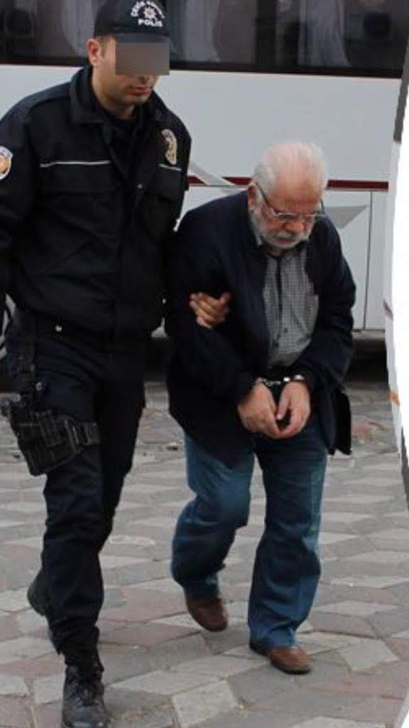 ErdemN13's tweet photo. Boynunu utancından değil hasta ve yaşlı oluşundan eğik... Bilin istedim

TutukluHastalara TahliyeŞart https://t.co/orItKyIrUM