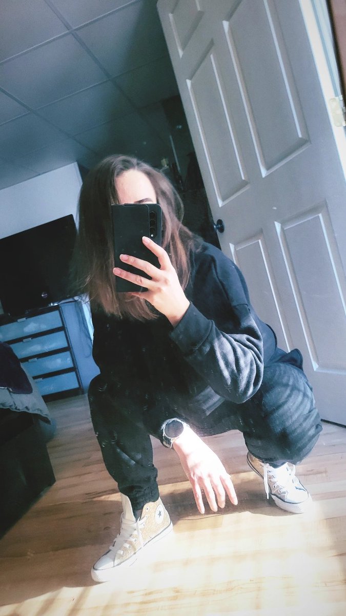 Am I about to go for a jog?
Am I about to head to my dance class?
Or am I about to sit on my ass and play cod all day, vibing.

I certainly am not on way to clean my mirror. Don't @ me.