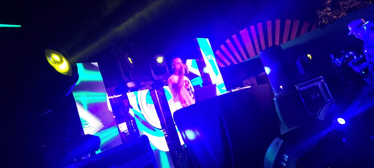 DcAudiovisuale2's tweet photo. En El Lago para Año Nuevo y con ganas de sandunguear? Despedimos el año con El Sandungueo y esta señora fiesta! 
Demphra Willa de La Factoría 
DJ CSR 
Dj Kenny 
F.U.B.U. (Javier Varela)
The Beach - Selina
#selina #selinaatitlan #selinathenomad #selinalife #lagoatitlan #atitlan https://t.co/OgHwcntv1u