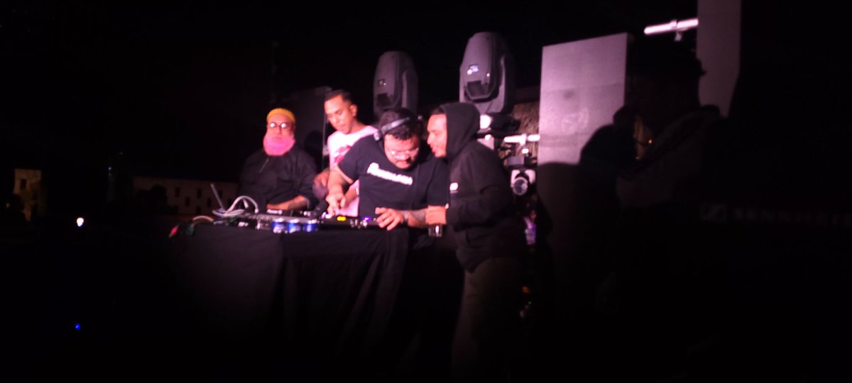 DcAudiovisuale2's tweet photo. En El Lago para Año Nuevo y con ganas de sandunguear? Despedimos el año con El Sandungueo y esta señora fiesta! 
Demphra Willa de La Factoría 
DJ CSR 
Dj Kenny 
F.U.B.U. (Javier Varela)
The Beach - Selina
#selina #selinaatitlan #selinathenomad #selinalife #lagoatitlan #atitlan https://t.co/oM8k0pcwqR