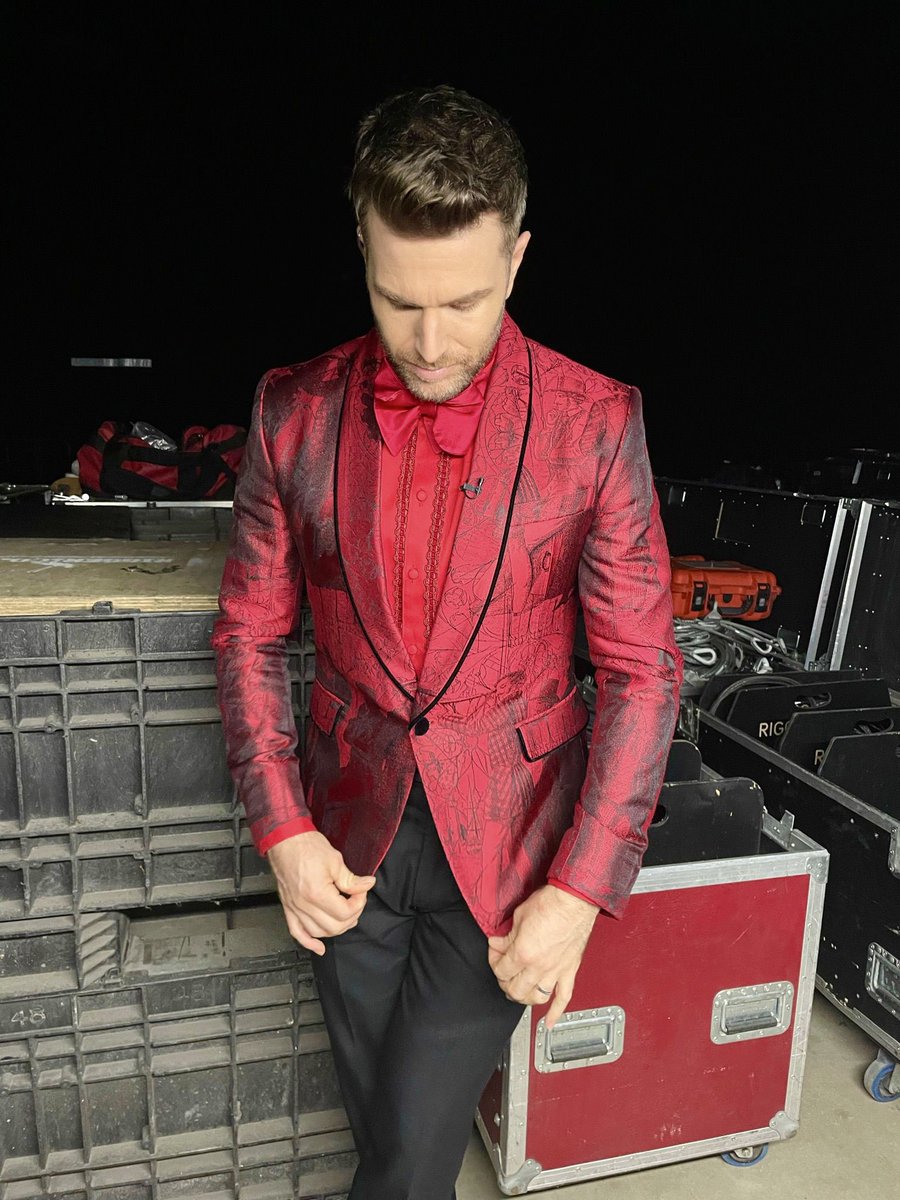 Tonight’s red silk bespoke, created for @joeldommett on @itv @maskedsingeruk right now! 🔺🔴🟥❤️ #maskedsinger #joshuakane #itv #joeldommett