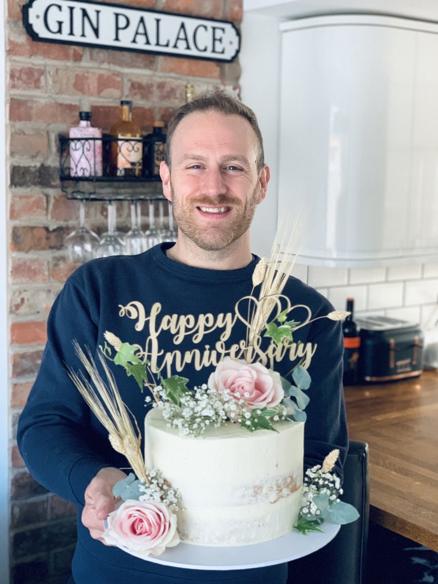 It was a sketchy start to 2022, but I’m back on track and up to my old tricks! This rustic anniversary cake was in the archives and remind me of warm days. I hope your 2022’s got off to a great start
#cake #cakedecorating #cakedesign #anniversary #anniversarycake #gbbo #homebaker