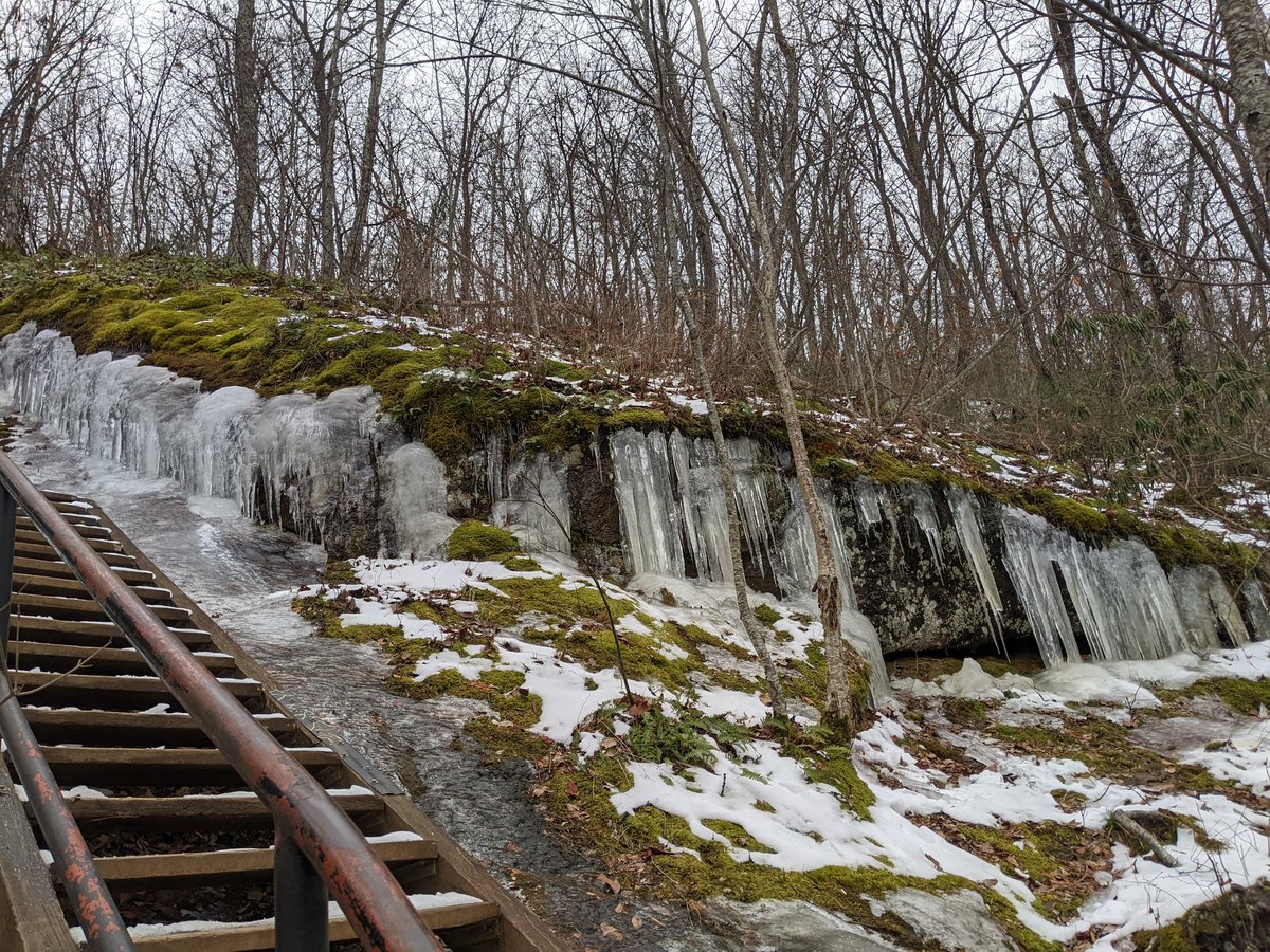 All4FreeMe's tweet photo. Enjoyed a beautiful winter #hike today at #crabtreefalls #icy #waterfall https://t.co/MXNBEqW4Zh