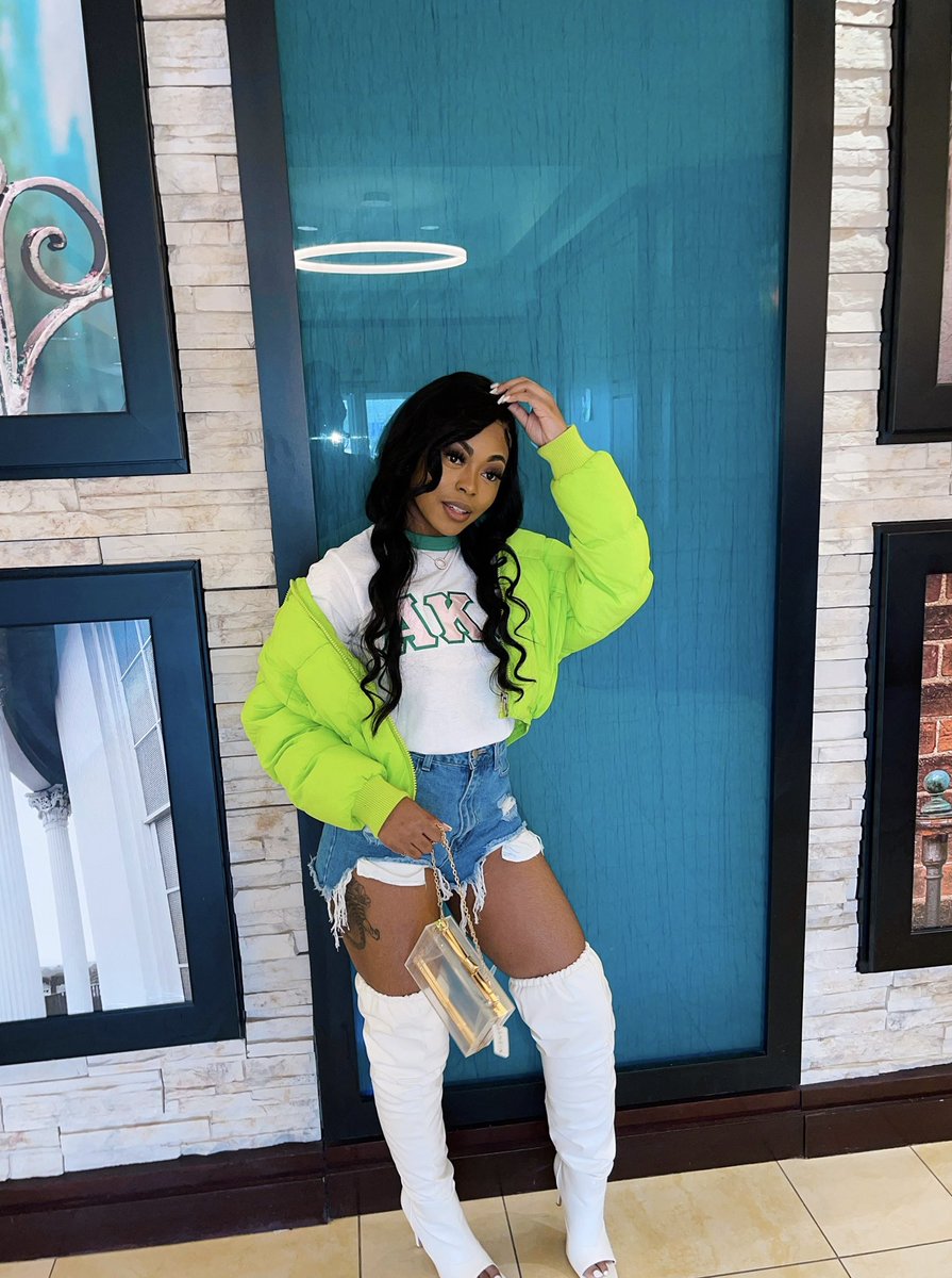 Iarmaniii's tweet image. Pushin’ P and the P is for Pretty 🪞💗
Happy Founders’ Day to all the ladies of Alpha Kappa Alpha Sorority Inc. 💚 #betapi #myasu #AKA1908