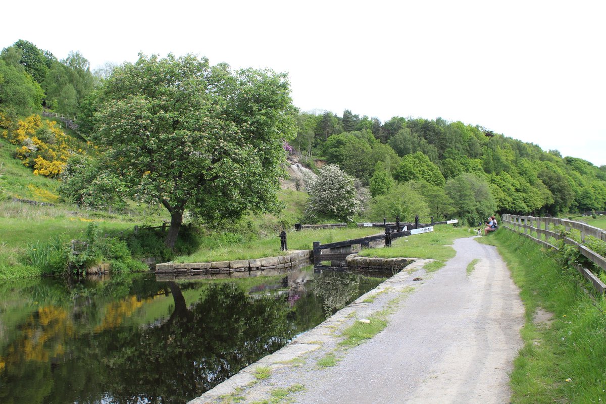 BridgesCanal's tweet photo. Linthwaite .. Huddersfield Narrow Canal .. @CRTYorkshireNE @ThePhotoHour @CanalRiverTrust #Linfit #colnevalley #walkshire #Huddersfield #huddersfieldnarrowcanal #lifesbetterbywater https://t.co/SmrbU9jwIY