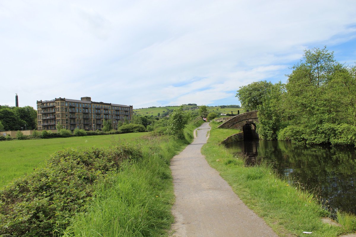 BridgesCanal's tweet photo. Linthwaite .. Huddersfield Narrow Canal .. @CRTYorkshireNE @ThePhotoHour @CanalRiverTrust #Linfit #colnevalley #walkshire #Huddersfield #huddersfieldnarrowcanal #lifesbetterbywater https://t.co/SmrbU9jwIY