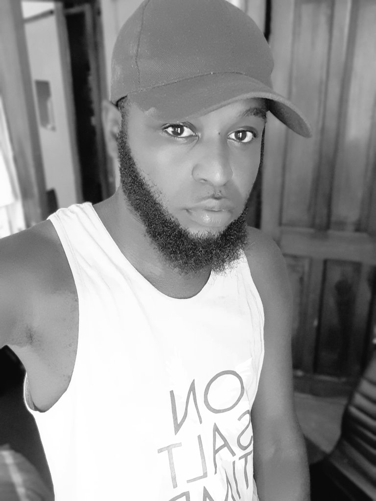 loboibrahim2's tweet photo. What life offers is absolutely right for you to take it #AVLMUN #Coutinho #AzimioMtaaniThika #MCICHE #KiambuTurnsBlue #ManchesterUnited #MUFC #Villa https://t.co/Zz9BYh7p7d
