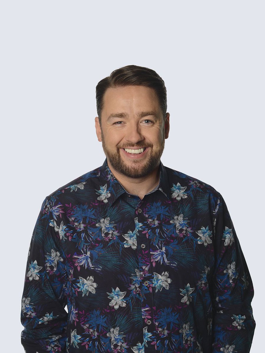 Sturneroo7's tweet photo. Traffic cone is Jason Manford  #MaskedSinger https://t.co/szYaEyj1yh
