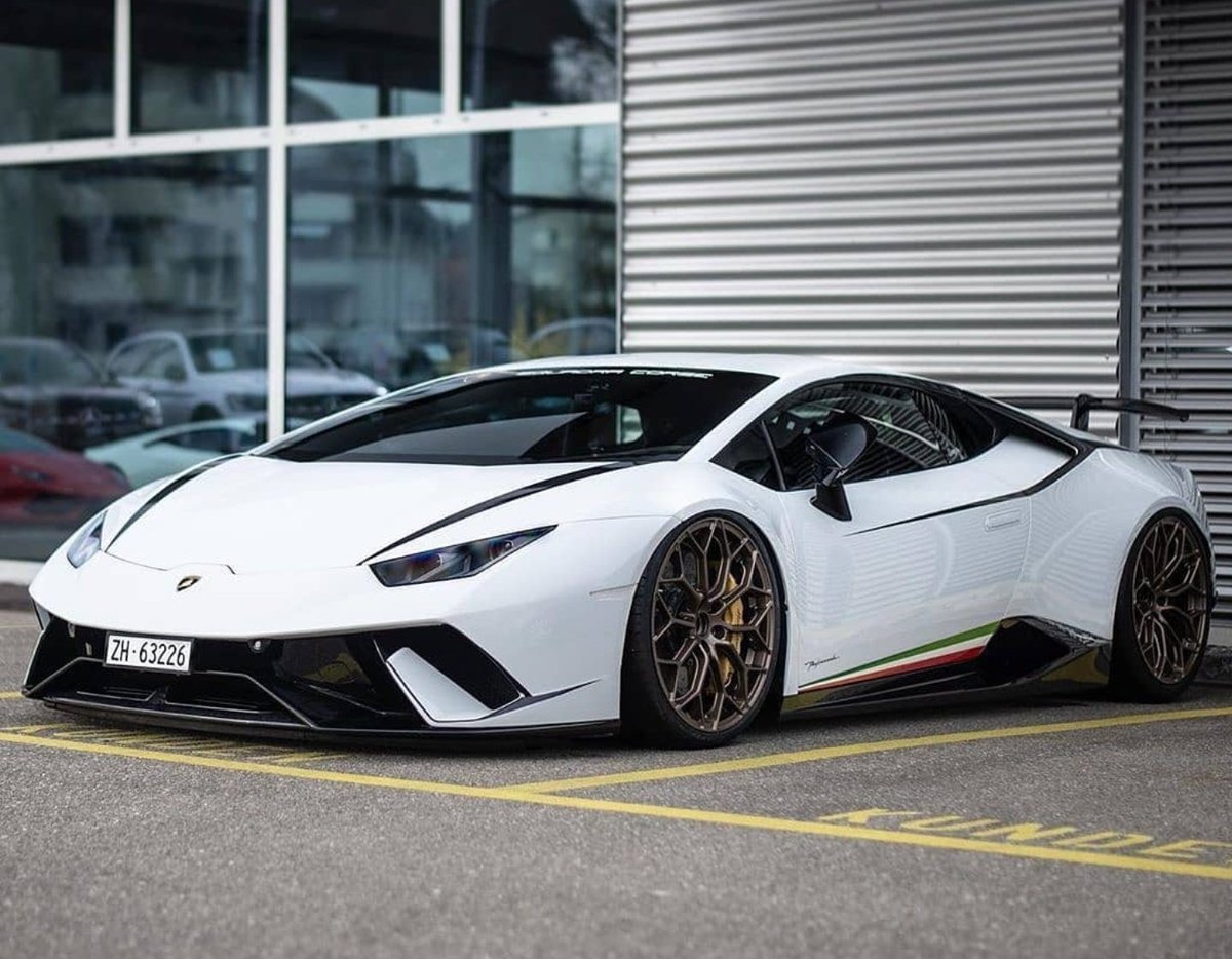 DailyLamboTM's tweet photo. Lamborghini Huracán Performante 😇 https://t.co/dme0OpEUpP