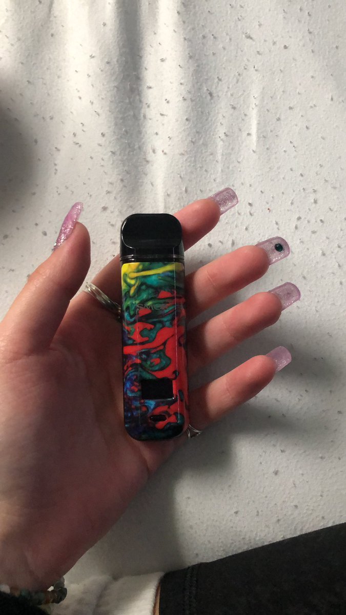 starvingbellaa's tweet photo. in other news… look how pretty my new vape is https://t.co/BYeSwUhfNu