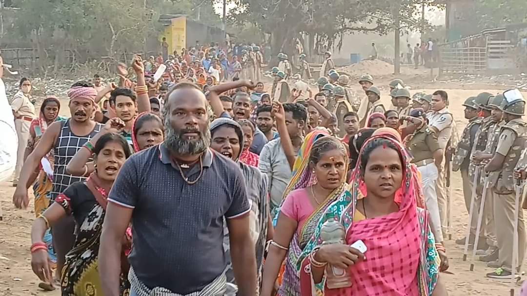 manaskarjspur's tweet photo. This has happened at Dhinkia, Erasama block of Jagatsinghpur district in the state of Odisha. The proposed project is frm JSW Utkal Steel Ltd. https://t.co/jMlA0mTJzr
