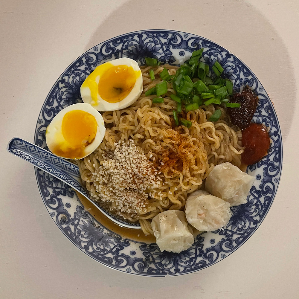 Fancied up instant ramen with shrimp shumai & soft boiled eggs 🥰❤⁣ 📌 link to similar recipe: