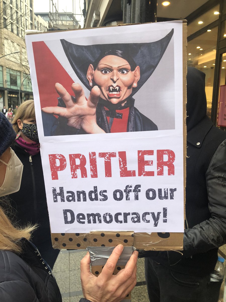 ItRecks's tweet photo. Good work Citizens 🦖 #KillTheBill #CARDIFF #ToriesDevoidOfShame #JohnsonOut #ProtestIsNotACrime #ProtestIsNoisy #ProtestIsOurRight https://t.co/KGeZKMRcvV