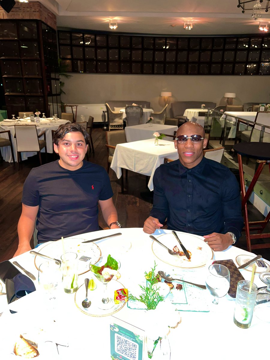 YordenisUgas's tweet photo. I had dinner in Panama with @GilberticoWBA son, a great boxing fan, and we talked a lot about boxing 
Sport. We don't speak a single word about what happened with his father. It's time to move on and feel like a proud WBA champion again. #elmilagro #teamugas #ThankGod https://t.co/alLe2b7qdx