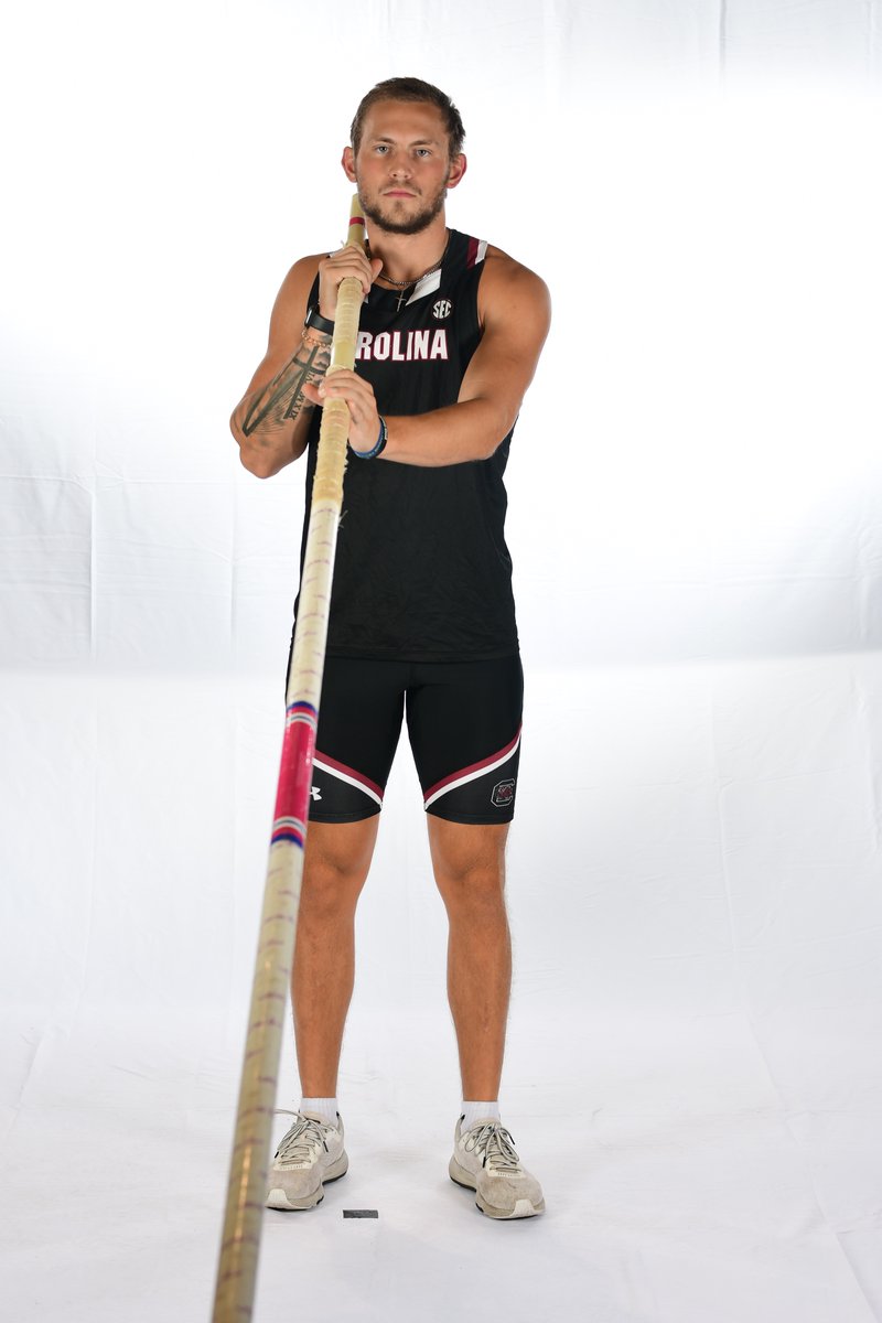 GamecockTrack's tweet photo. Another win for Dillon McCarthy in the pole vault! #Gamecocks 

He cleared 5.00m/16-4.75 to earn his second pole vault win this season. https://t.co/tFRhTArTw5