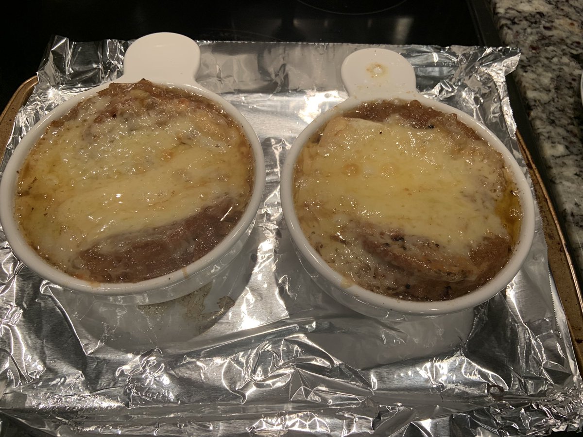 theCookingMaven's tweet photo. Made some of my moms French onion soup recipe tonight!  Check it out, here! https://t.co/3z8xKOlbdp https://t.co/DZxvaJShYl