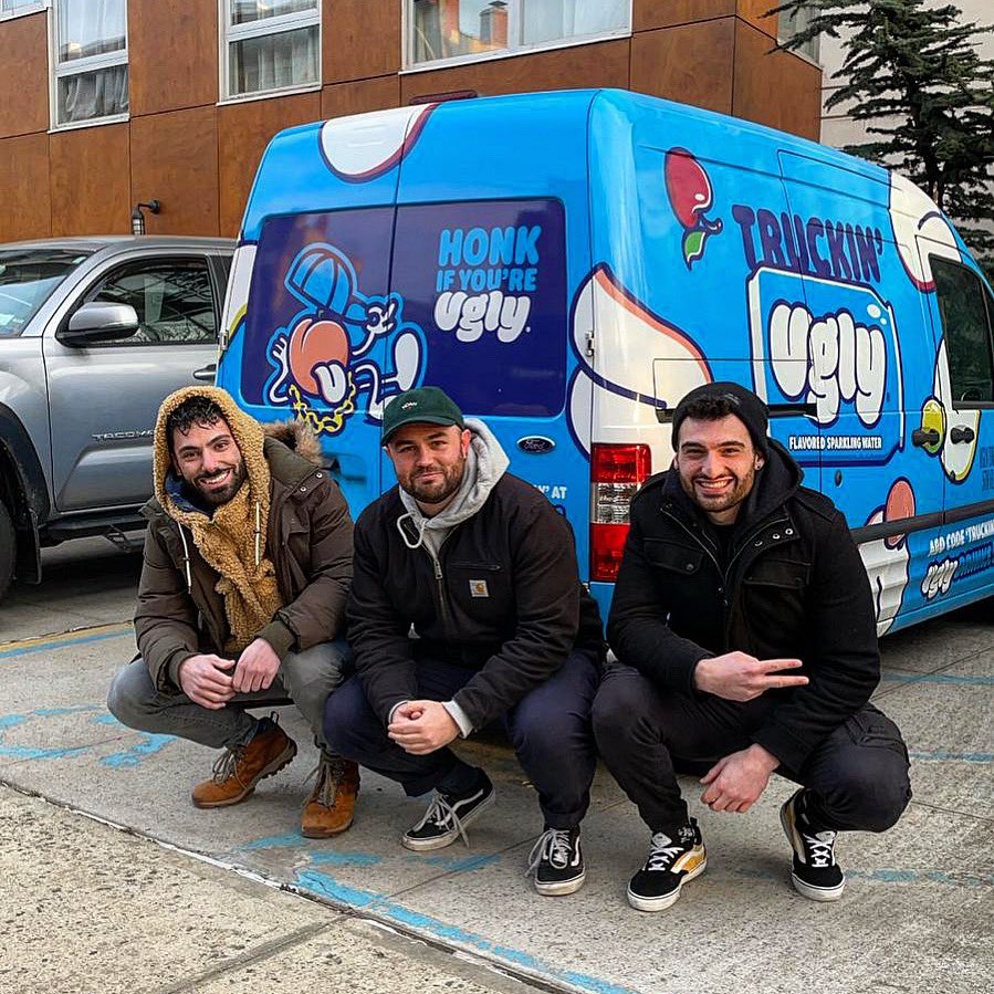 justhugh_t's tweet photo. hanging with Kayvon &amp; Mike of @drinkhalfday today - stoked to be advising these guys as they bring the best tasting gut-friendly and low sugar iced teas to market 👍 2022 is going to a bumper year for these guys - watch this space ☀️💭 https://t.co/Ne0ekKEF3N