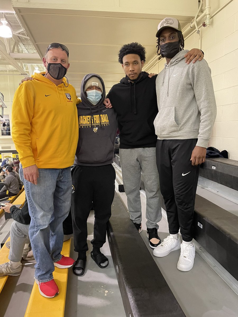 12prgordon's tweet photo. Loved getting the opportunity to see former @GoochlandBBall players as some current guys were also able to attend RMC vs Lynchburg.
@PerrySj213 @KamHolman @dallasholmes23 
Glad @LiptakGabe &amp; @king_mills03 were able to make it. 
Got to chat w/@ricky_mayfield too. https://t.co/V0r1Inq7P6