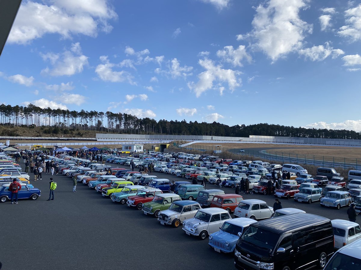 minicooper35's tweet photo. 良い天気。
#NYMF
#ミニ
#mini 
#クラシックミニ 
#ローバーミニ 
#2022年 https://t.co/vSpkd5muLL