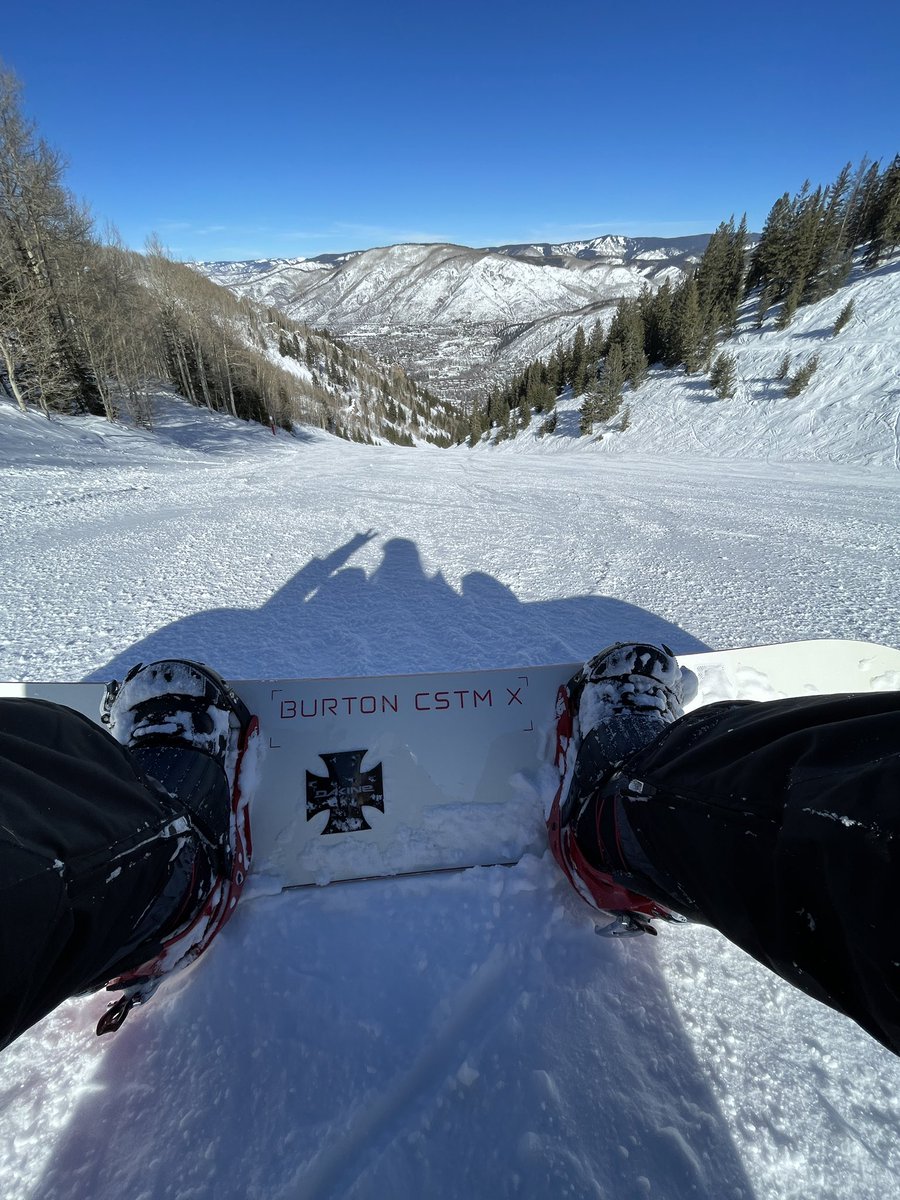 Happy January ❄️🏂☀️.  #aspen #Ajax #snowboarding #snowboardgirl